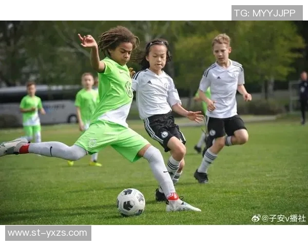 白人和黑人混血足球明星的成长历程与成就探讨